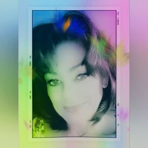 Meet your Posher, Adela